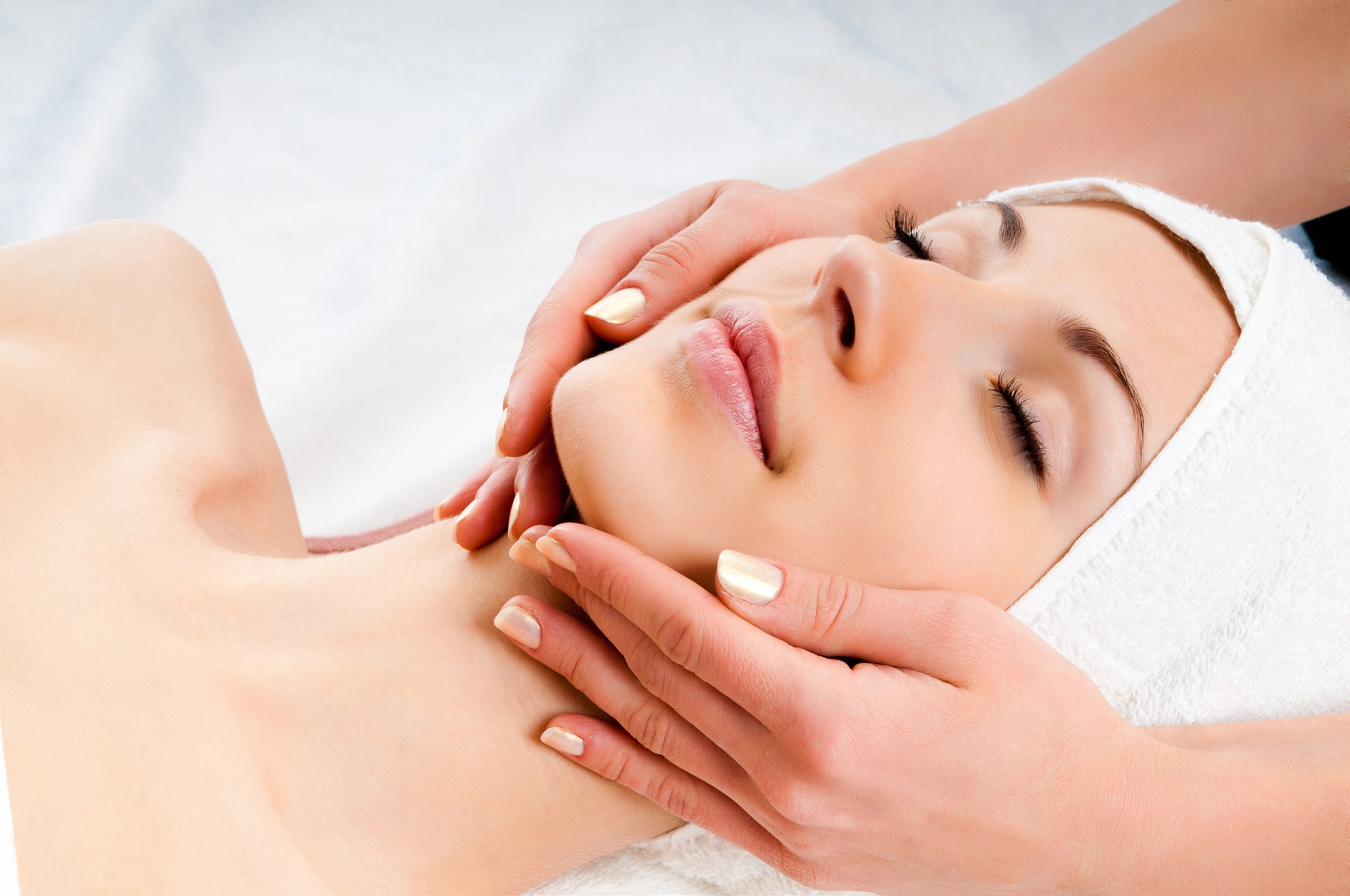 Relaxing facial treatment